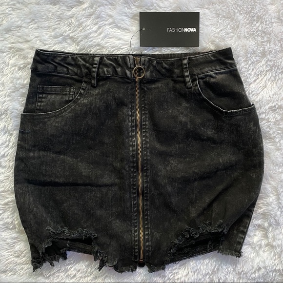 ❌SOLD❌NWT Distressed Mini Skirt - Picture 4 of 5